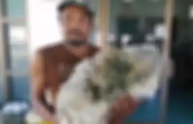 Temukan Bongkahan Batu Besar, Pemulung Ini Mendadak Kaya, Ternyata Batu Itu Bukan Benda Sembarangan, Harganya Bisa Mencapai Rp9 Miliar