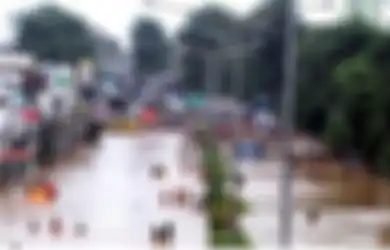 Virus COVID-19 Lebih Mudah Menular Saat Banjir? Ini Penjelasan Ahli!