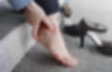 Coba Perhatikan Apakah Kaki Anda Bengkak Setelah Duduk Lama di Perjalanan? Coba   Gunakan Bahan Alami Ini untuk Solusinya!