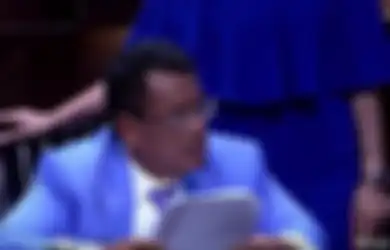 Hotman Paris Sampai Panik Pesonanya Sukses Membuat Binatang Ini Nyosor Terus ke Dirinya, Netizen: Mau Melamar Jadi Aspri Dia Itu