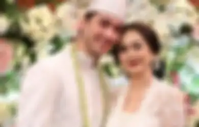 Nikahi Bule Berondong 8 Tahun Lebih Muda Berstatus Duda, Ini Potret Anak Tiri Aura Kasih yang Jarang Terekspos, Tak Kalah Cantik dengan Putri Kandungnya!