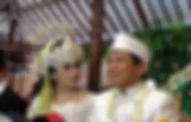 Sempat Hilang Bak Ditelan Bumi Usai Rumah Tangganya yang Baru Seumur Jagung Kandas, Pelawak Ini Kini Bahagia Dapat Istri Baru 32 Tahun Lebih Muda, Sosoknya Nggak Kaleng-kaleng!