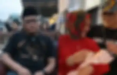 Sempat Jadi Rebutan Sule dan Teddy Soal Hak Asuh, Bayi Mendiang Lina Zubaedah Tampak Nyaman dalam Gendongan Sang Kakak, Begini Foto Terbarunya yang Bikin Pangling