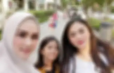 Asyik Plesiran ke Paris, Mulan Jameela Pamer Foto Bersama Tyarani Savitri Anak Sulungnya, Netizen Gagal Fokus dengan Hal Ini