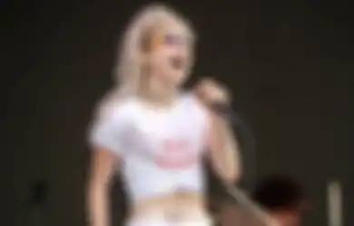Hayley Williams Isyaratkan Paramore Tetap Aktif, Menolak Bubar!