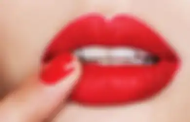 Jangan Asal, Begini 4 Tips Memilih Lipstik Merah Sesuai Warna Kulit!