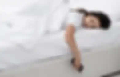 Jangan Nekat Jika Ingin Selamat, Mulai Sekarang Tolong Hentikan Kebiasaan Tidur Berdekatan dengan HP, Efeknya Gak Main-main Untuk Kesehatan