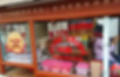 Penampilan Bak Direktur Eksekutif, Pedagang Cilok Lakukan Ini Demi Dulang Rupiah Meski Sering Dihujat Nyeleneh
