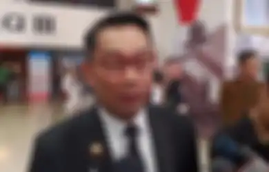 Nyaris 1.000 Kasus Baru dalam 1 Hari, Ridwan Kamil Tegur Warga yang Desak-desakkan di Mal, 'Tahan Dulu Beli Baju Lebarannya'