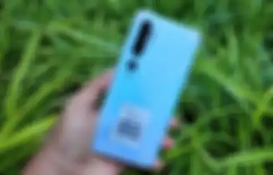 Paten Hape Xiaomi Dengan Desain Built In Earbuds, Jadi Tebal?