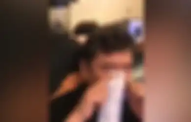 Pantas Perawat Virus Corona Sampai Menangis, Reaksi Pasien Saat Diberi Masker Tunjukkan Kengerian Histeria Massal yang Timbul Oleh Corona 'Jika Aku Mati, Kamu Juga Seharusnya Mati!'
