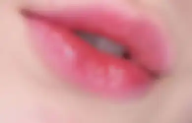 3 Serum Bibir yang Ampuh Bikin Bibir Jadi Lembab dab Kenyal, Simak