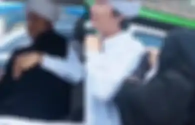 Ikhlaskan Suaminya Menikah Lagi, Momen Sungkem Istri Kedua dengan Istri Pertama Ini Jadi Sorotan, Istri Pertama  Berikan Pesan Menyentuh Hati Pada Warganet