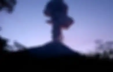Gunung Merapi Dikabarkan Erupsi Pagi Tadi, Inilah Kisah Getir Penjaga Gunung Merapi Tak Boleh Menyelamatkan Diri Meski Gunungnya Meletus, Gajinya Hanya 10 Rupiah Per Hari