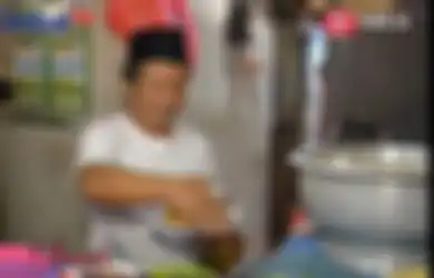 Berhonor Hingga Rp70 Juta Per Bulan Pesinetron Tukang Ojek Pengkolan Ini Masih Setia Jualan Nasi Uduk di Warung Sederhana, Ternyata Begini Kisah di Baliknya