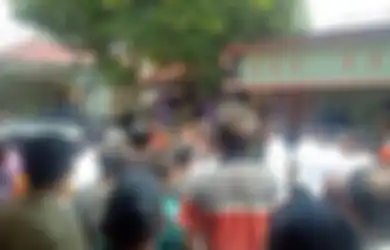 Mengaku Dapat Bisikan Gaib untuk Habisi Genderuwo, Seorang Ayah Tega Bunuh Anak Pakai Kawat Pakaian, Begini Kondisi Pelaku dan Keluarganya setelah Pintu Rumah Didobrak