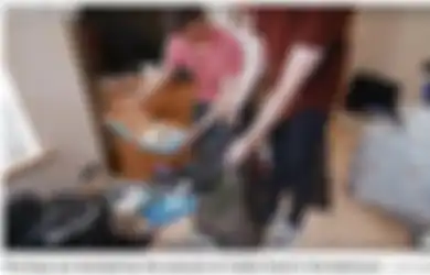 Pasangan Ini Tak Pernah Bersihkan Rumah dan Hidup di Atas Tumpukkan Sampah, Celana Berjamur Berserakan Dimana-mana, Bak 'Sultan', Cara Ini Lebih Mereka Pilih untuk Urusan Pakaian