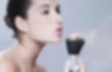 Dijamin Awet Seharian, Ini 4 Tips Memakai Bedak Biar Tahan Lama