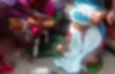 Disaksikan Banyak Orang, Bayi Laki-laki Ini Dinikahkan dengan Anjing Oleh Orang Tuanya, Alasannya Dinikahkan dengan Anjing Karena Orang Tuanya Panik Mengetahui Hal Ini