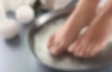Kaki Lembut dan Bebas Kapalan dengan 3 Resep Alami untuk Merendam Kaki Berikut, Begini Cara Membuatnya!
