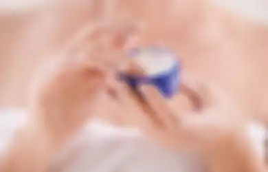 Bukan Cuma Jadi Lip Balm, Petroleum Jelly Juga Punya 4 Fungsi Ini!