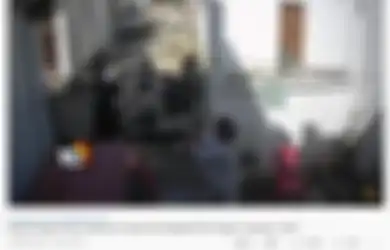 Suaminya Tiba-tiba Dikeroyok Orang Tak Dikenal, Istri Ini Tembaki Para Pelaku di Depan Rumah Mereka