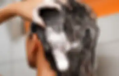 3 Efek Buruk Hanya Pakai Sampo dan Melupakan Kondisioner saat Keramas
