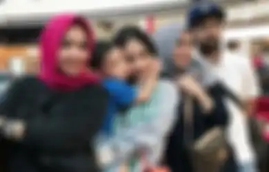 Pamer Foto Gelendotan Manja, Ibunda Raffi Ahmad Malah Tuliskan Kata-kata Duka Cita: Nggak Ada Lagi Ketawa Bareng...
