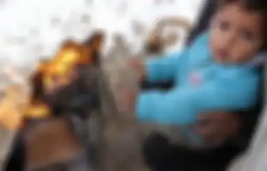 Anak-anak di Suriah Kedinginan dan Membeku hingga Tewas, Dihujani Bom, dan 'Tidak Ada yang Peduli,' Ayah Korban: 'Saya Hanya Ingin Anak-anak Saya Merasa Hangat'