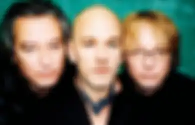 Lagu R.E.M Ini Tiba-Tiba Kembali Hits Saat Corona Lagi Mewabah, Kenapa Ya?