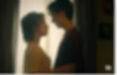 Kesan Ari Irham Lakukan Adegan Ciuman dengan Lawan Main yang Lebih Tua di Film Generasi 90an: Melankolia