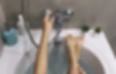 Bawa HP Saat Mandi, Perempuan Ditemukan Tewas di Dalam Bathtub