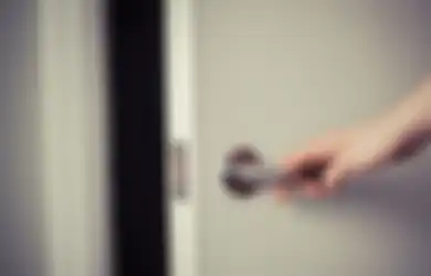 Tak Hanya Dudukan Toilet, Gagang Pintu Juga Tak Kalah Kotor, Begini Cara Bersihkannya dengan Benar!