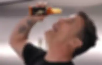 Jadi Bintang Tamu Gordon Ramsay, Steve-O Tuang Saos ke Matanya Sendiri, Jangan Ditiru!