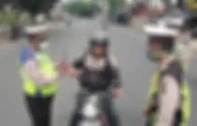 Masih Banyak Pengendara Motor yang Tidak Pakai Masker Saat PSBB Jakarta, Langsung Kena Sanksi Pidana atau Denda Rp100 Juta?