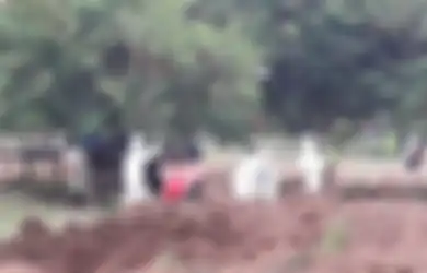 'Kapan Ini akan Berakhir? Kita Sudah Lelah', Inilah Cerita dari Penggali Makam di Surabaya yang Sudah Kuburkan 1.500 Jenazah Korban Covid-19