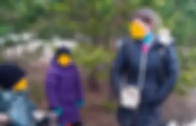 Layaknya 'Tarzan si Raja Rimba,' Anak-anak Ini Tidur di Dahan Pohon di Udara Terbuka dalam Hutan, Begini Kisah Langkah Esktrem Sekeluarga Ini untuk Hindari COVID-19