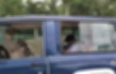 Satu Keluarga Ini Nekat Membawa 'Mayat' di Dalam Mobil Pribadi dan Mendandaninya Untuk Mengelabui Petugas, Tak Disangka Ada Kisah Tragis di Baliknya 