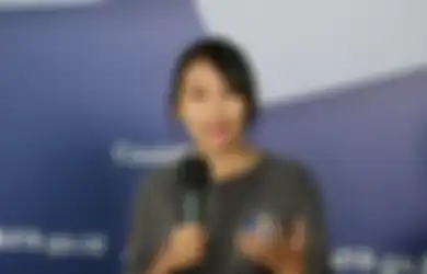 Inilah Ika Dewi Maharani, Satu-satunya Relawan Perempuan yang Bertugas Jadi Sopir Ambulans di RS Covid-19
