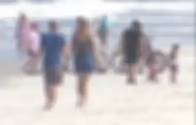 Meski Banyak Jumlah Kasus Corona, Orang-orang di Daerah Ini Berbondong-bondong Menuju Pantai yang Kembali Dibuka untuk Umum