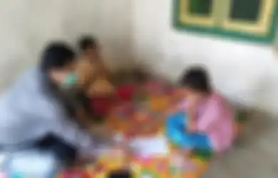 Viral Cerita Pilu di Tengah Pendemi, Seorang Guru di Sumenep Jawa Timur Rela Datangi Satu-satu Rumah Siswanya karena Tak Semua Punya Fasilitas Belajar Online