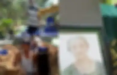 Bertugas Makamkan Ibunda Nunung, Para Penggali Kubur Bongkar Fakta Mengejutkan Soal Pusara Mendiang, Begini Kesaksiannya yang Mencengangkan