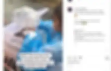 Di Tengah Pandemi Covid-19, Gadis Kecil Ini Tetap Berjualan Donat Sampai Rela Kehujanan, Netizen: Dan Kita Masih Ngeluh Bosan di Rumah?