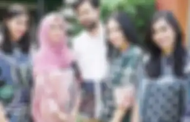 Selama Ini Diketahui Hanya Miliki 3 Buah Hati, Amy Qanita Tiba-tiba Kenalkan Sosok Wanita yang Disebut Sebagai Anak Keempat, Raffi Ahmad: Jujur Ma, Rahasia Ini Harus Diungkap!