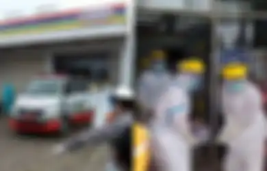 Tak Ada Kendaraan untuk Mudik, Perempuan Ini Nekat Pulang Kampung Berjalan Kaki Jombang - Pati, Akhirnya Pingsan Ditengah Jalan