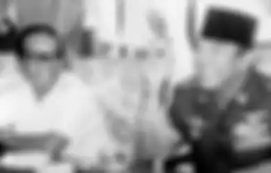 Lahir di Bulan Juni yang Punya Sifat Humoris, Ternyata Bung Karno Sukses Bikin Pemimpin Negara yang Terkenal Angker Ini Tertawa Terbahak-bahak di Depan Kamera: 'Kalau Anda Pegang Ini Akan Keluar Jin'