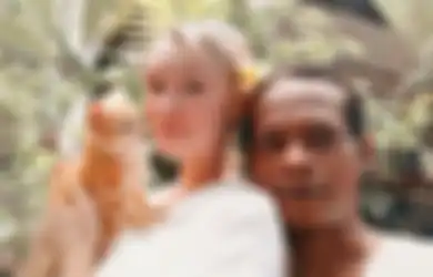 3 Tahun Adem Ayem Usai Berhasil Takhlukkan Bule Cantik Jadi Istri, Kini Nur Khamid Semringah Pamer Potret Anak Pertama Setelah Polly Alexandria Robinson Lahirkan Buah Cintanya
