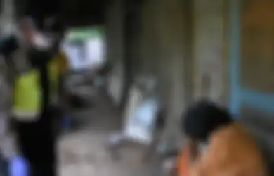 Tak Pernah Kebagian Jatah Sembako meski Hidup Sebatang Kara, Mbah Katinem Nangis Histeris Baru Kali Ini Dapat Paket Bantuan: 'Matur Suwun Sanget'