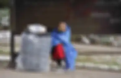 Tergeletak di Jalan Pantura Memeluk Koper, Nenek Asal Kaltim Ini Tak Kuat Lagi Lantaran Kelelahan Jalan Kaki dan Sakit Perut