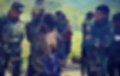 Selalu Bersitegang, Keluarga Anggota KKB Papua ini Justru Serahkan Senjatanya Kepada TNI dengan Sukarela, Kebaikan dan Bantuan TNI Tiada Henti yang Buatnya Sadar